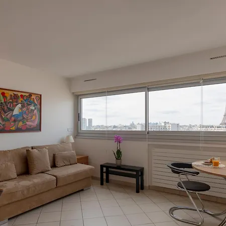 Eiffel Tower View Studio